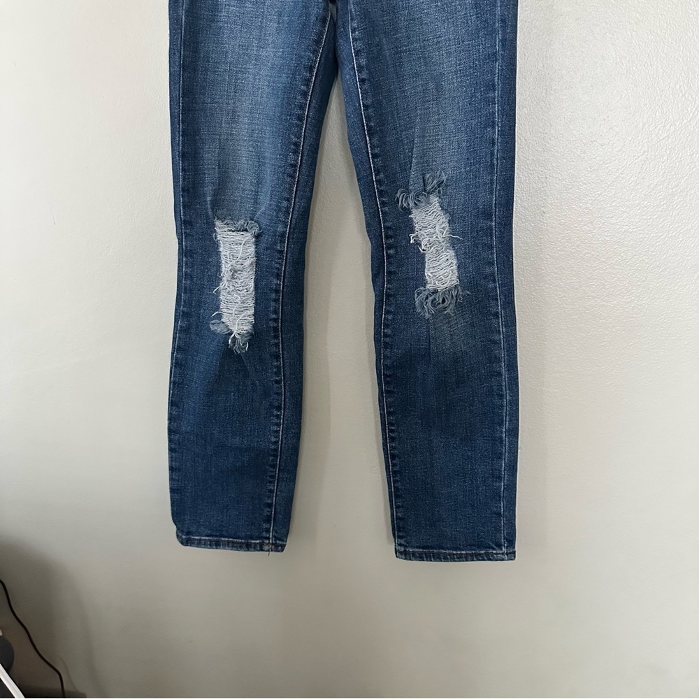 Good American Classic Slim Straight Jeans - Picture 5 of 10